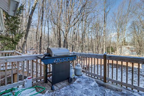 Lake Access and Private Hot Tub at Poconos Home! Lake Access and Private Hot Tub at Poconos Home!