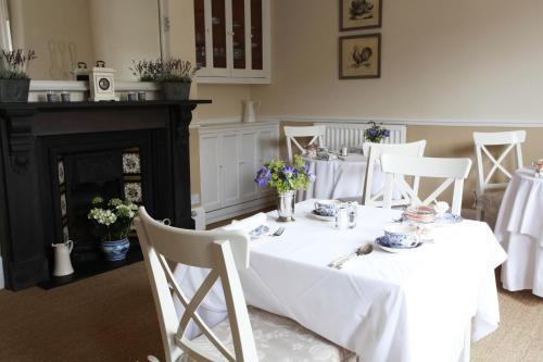 Vybavení, Brindleys in Bathwick