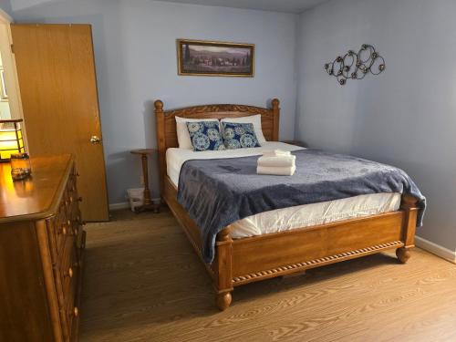 Entire 2-bedroom condo + parking in Canton, USA
