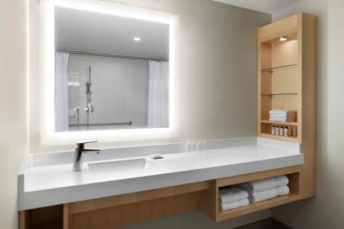Queen Room image 4