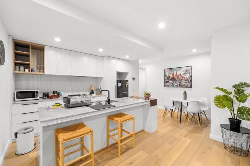 Spacious and Modern 2BR in Prime Location Burwood in Burwood