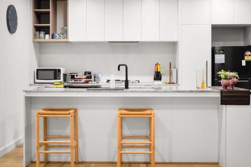 Spacious and Modern 2BR in Prime Location Burwood in Burwood