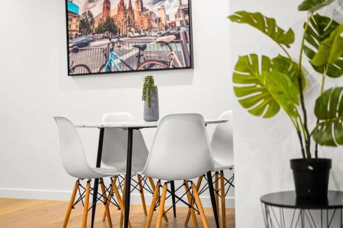 Spacious and Modern 2BR in Prime Location Burwood in Burwood