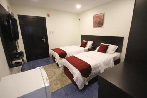 2 twin beds