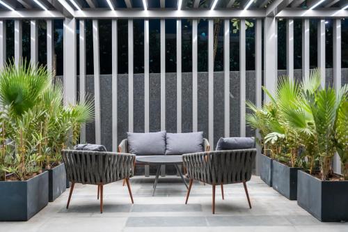 Restaurant, Tumbi Hotel Palm, Tapestry Collection by Hilton in Palm Jumeirah