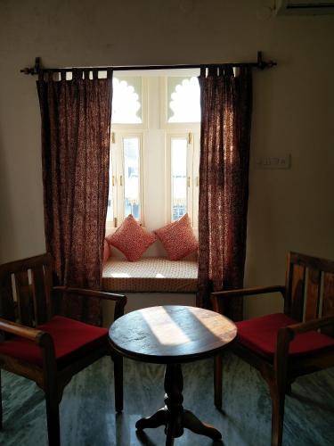 3 twin beds