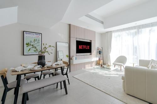 New Family Villa with PS5 and Garden and Playroom, Dubaï
