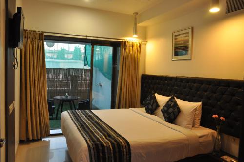 Guestroom, The Oriental Residency Hotel in Khar