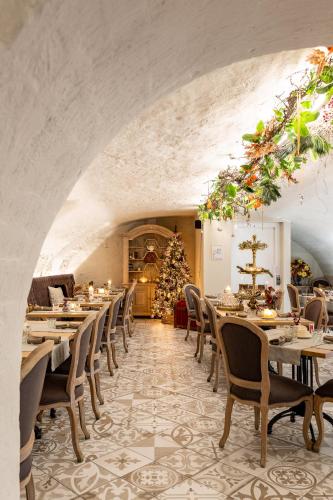 622984082 Luxury Boutique Hotel De Castillion