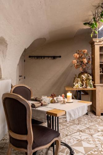 622984089 Luxury Boutique Hotel De Castillion