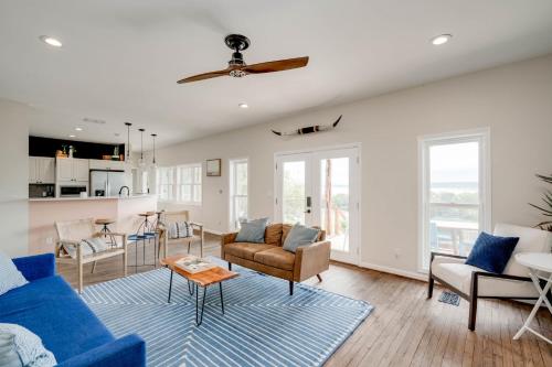 6bed 4bath 3 acres with 18i0 degree views pool firepit in Buchanan Dam