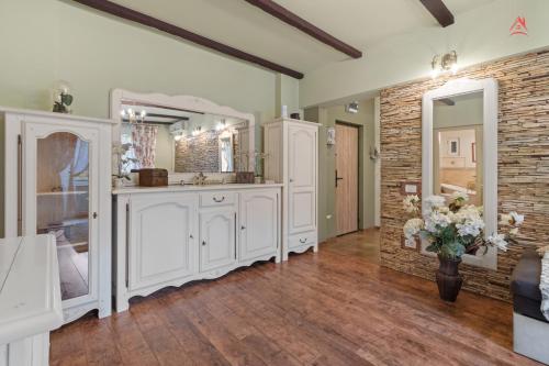 Feels Like Home - Old Town Apartment 2