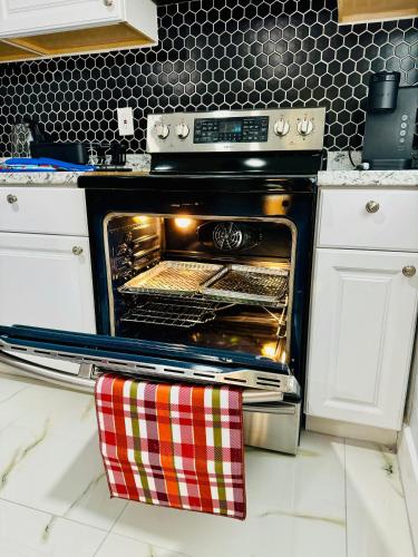 Luxury 2 Bedrooms 1 Bathroom Near NYC and EWR in Newark, USA