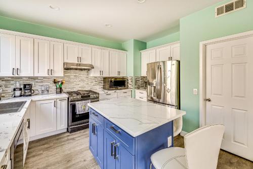 Spacious Lake Elsinore Home with Pool and Hot Tub! in Lake Elsinore, USA