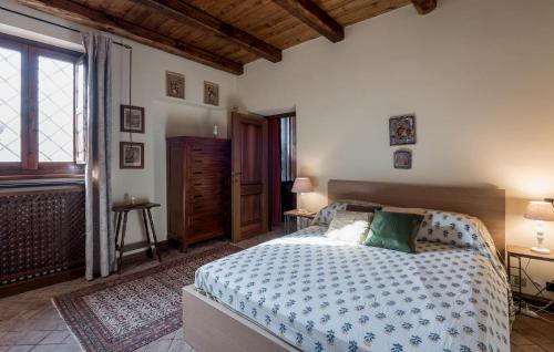 Cozy Home In Roma With Kitchen - image 9