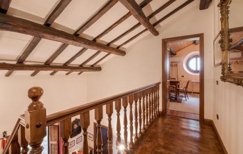 Cozy Home In Roma With Kitchen - image 4