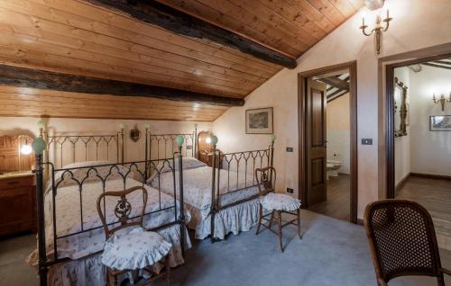 Cozy Home In Roma With Kitchen - image 5