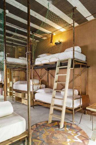 Noah Surf House Portugal - image 4