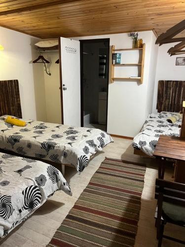 3 twin beds