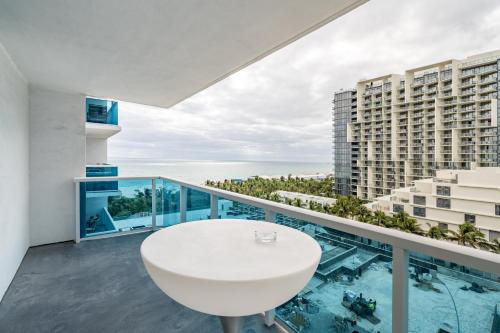 1 Bedroom Private Residence At Roney Palace -804 - Miami Beach, FL