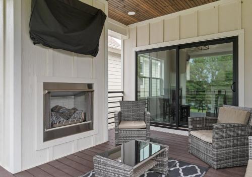 Dry Jack Tim with Water Views Pool Outdoor Fireplace in Winchester 