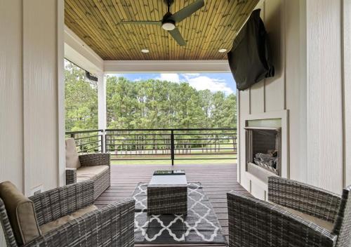 Dry Jack Tim with Water Views Pool Outdoor Fireplace in Winchester 