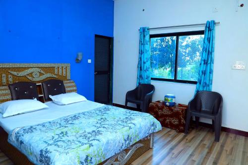 1 twin bed, 3 futon beds