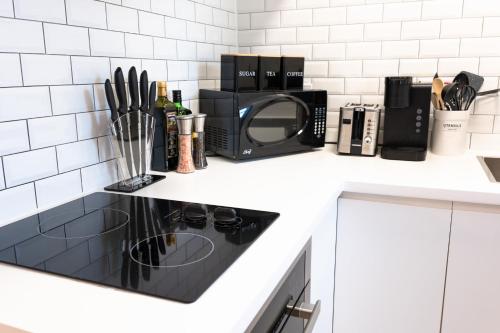 One-Bedroom Apartment image 9