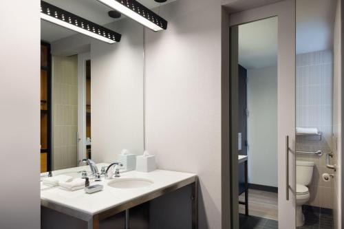 Aloft Tallahassee Downtown - image 6