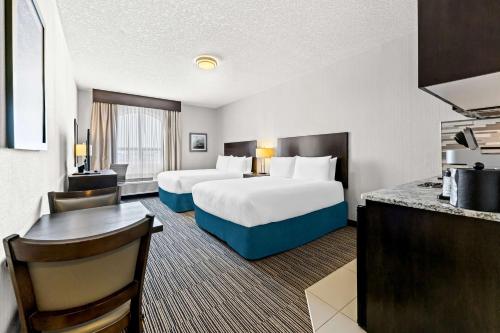 Queen Room with Two Queen Beds and Kitchenette