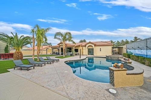 Luxury 6BR Vegas Villa Pool & Spa Near Strip