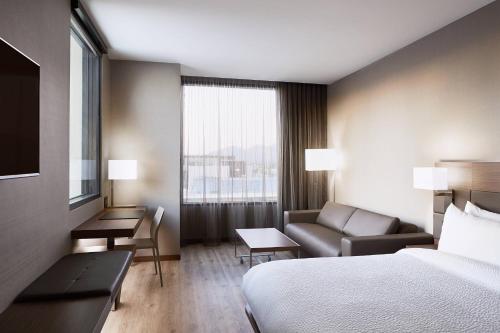 เอซี โฮเต็ล ทูซาน ดาวน์ทาวน์ (AC Hotel Tucson Downtown) near พิพิธภัณฑ์เด็ก ทูซอน