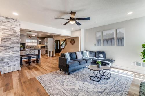 5Br 2 5Baths with a Private Pool and Cinema Dallas in Dallas, USA
