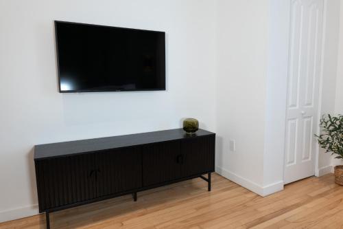 #11 - Upscale Studio - Self Check in - Plateau - St-Denis - AC - TV - image 3