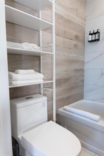 One-Bedroom Apartment image 7