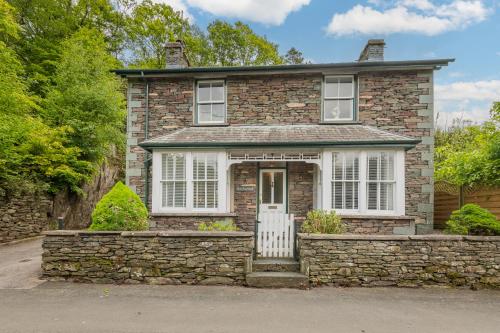 Rockwood- Grasmere family cottage with Hot tub