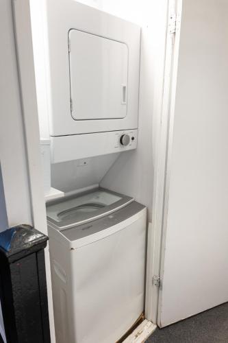 One-Bedroom Apartment image 3
