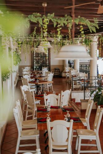 Restaurant, Vista Suites at Parador - Adults Only in Quepos