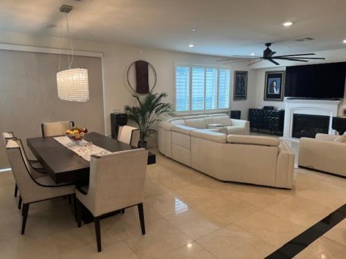 A Tranquil Haven with Elegance in Menifee, USA