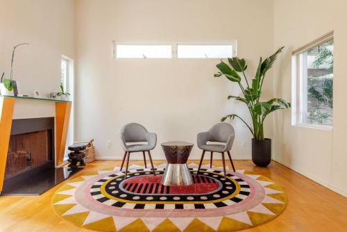 Modern 3bd 3ba House near Venice Beach Rooftop Deck with Hot Tub in Los Angeles, USA