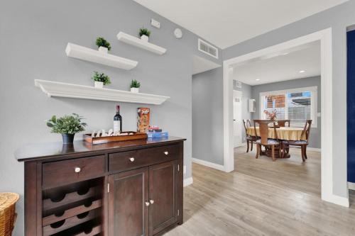 3BR Retreat with BBQ, Pool and Close to Las Vegas Fun, Las Vegas (Foto 8)