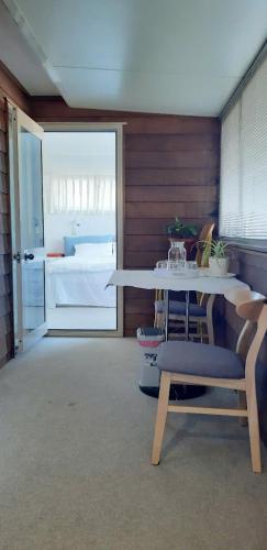 Beautiful room for you, Auckland (photo 7)