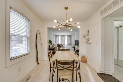 Trendy Birmingham House with Laundry Amenities! in เบอร์มิงแฮม
