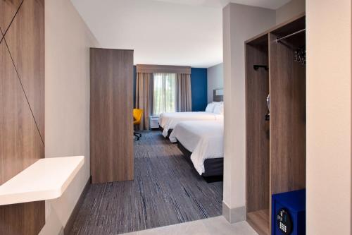 Holiday Inn Express & Suites I-26 & Us 29 At Westgate Mall an IHG Hotel - main image