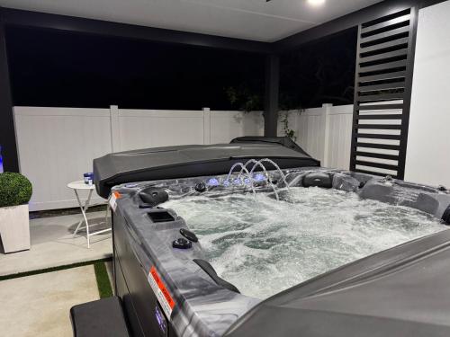 Brand New Tampa Oasis with Private Jacuzzi Retreat in Lutz (FL)