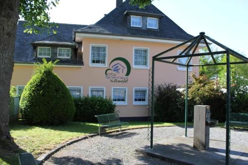 Schöne Ferienwohnung In Daun Mit Garten