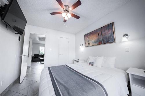 130 Fully Furnished, amenities galore thumb 4