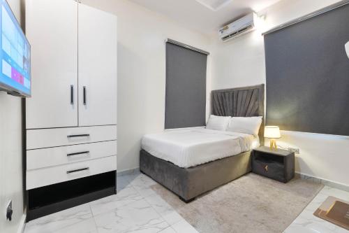 Apartment image 8