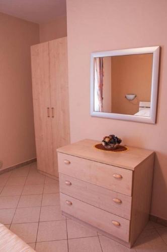 One-Bedroom Apartment - Ground Floor image 3