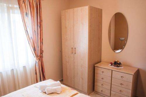 One-Bedroom Apartment with Terrace image 9